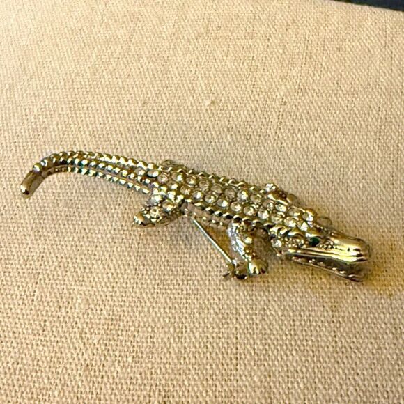 Alligator Silvertone Brooch with Clear Rhinestone Detail. - Picture 1 of 6